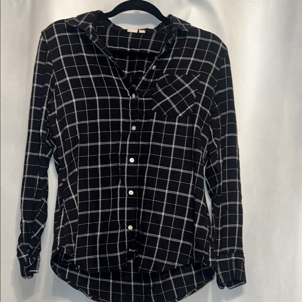 Black and White Long Sleeve Fitted Button Down Shirt with Polo Collar